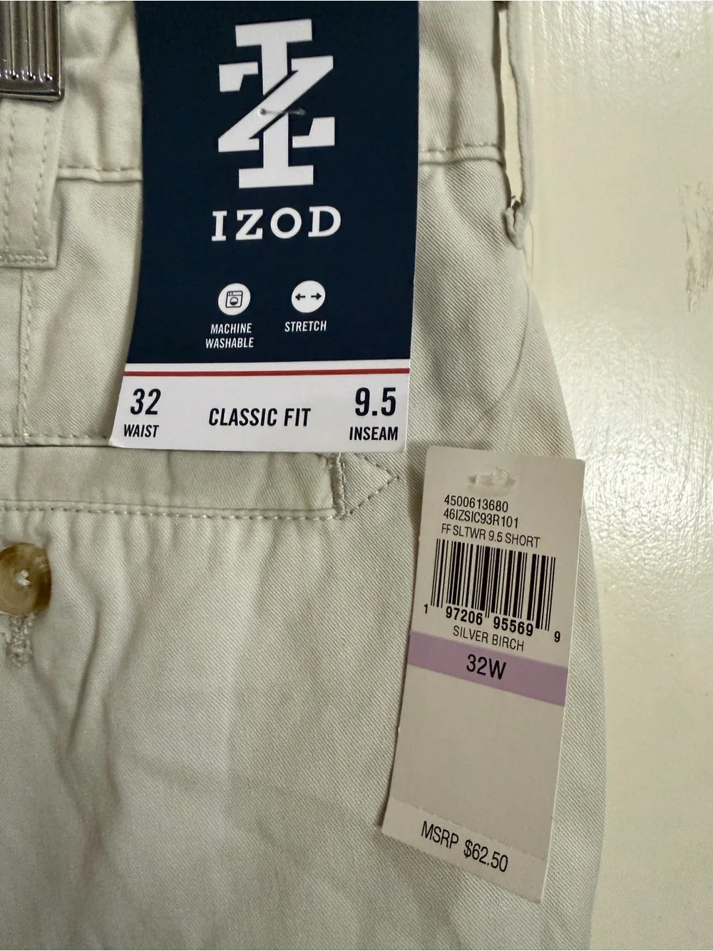Izod Classic Fit Chino Men’s Short - Light Beige in size 32 . (145)